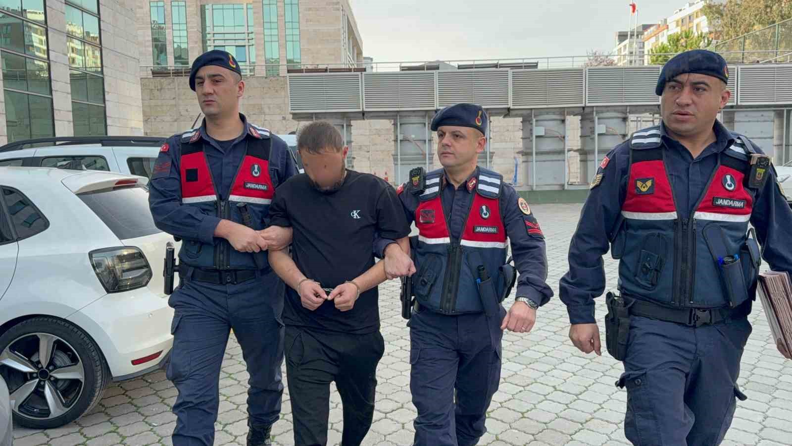 Uyuşturucu hapla ilgili gözaltına alınan şahıs tutuklandı 4 uyusturucu hapla ilgili gozaltina alinan sahis tutuklandi 0 a6YQhiCI