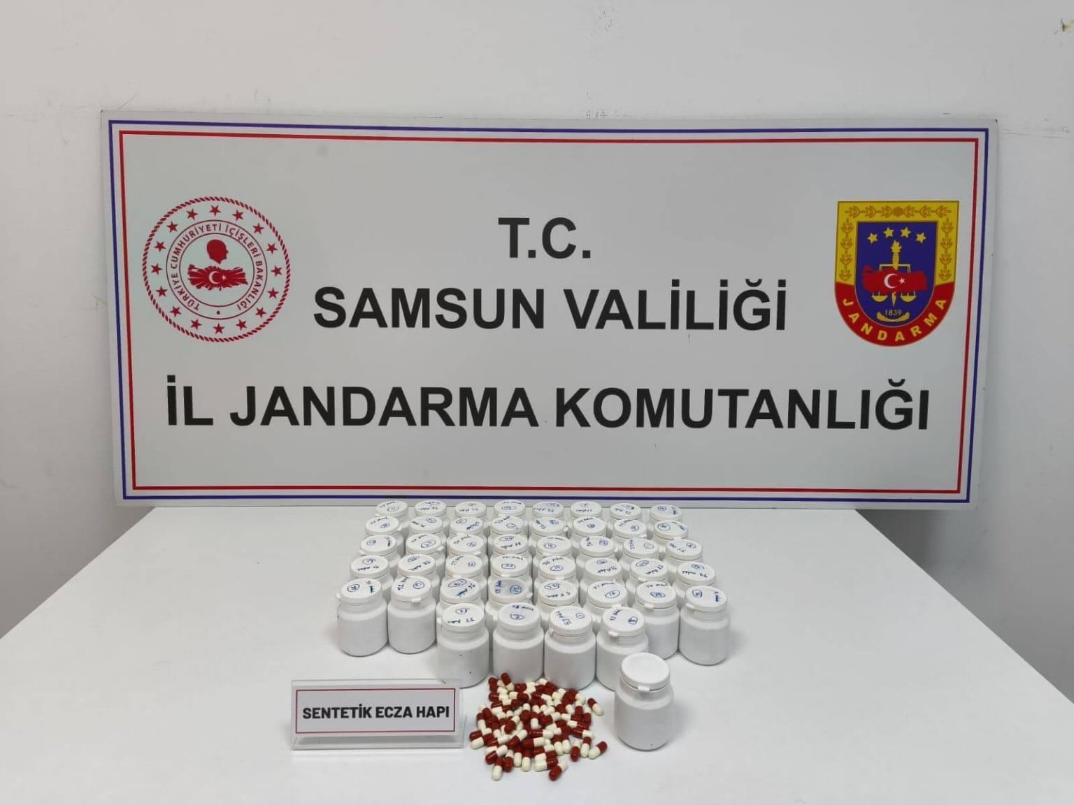 Uyuşturucu hapla ilgili gözaltına alınan şahıs tutuklandı 6 uyusturucu hapla ilgili gozaltina alinan sahis tutuklandi 2 NTYlT57k