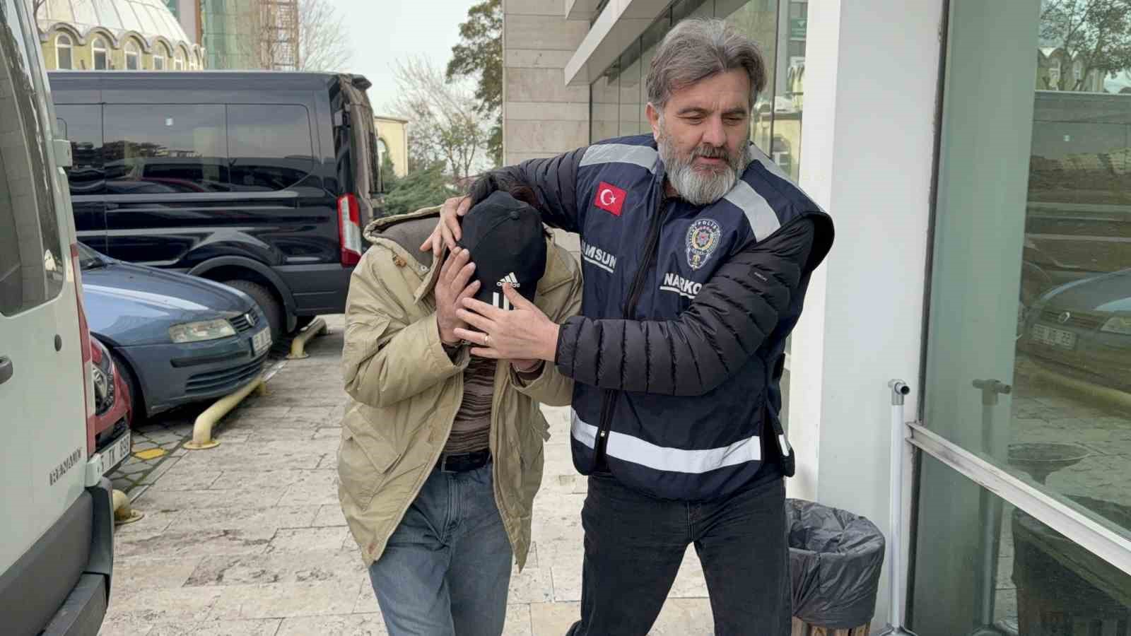 Uyuşturucu hapla yakalanan şüpheliye adli kontrol 4 uyusturucu hapla yakalanan supheliye adli kontrol 0 5DvIFTQR