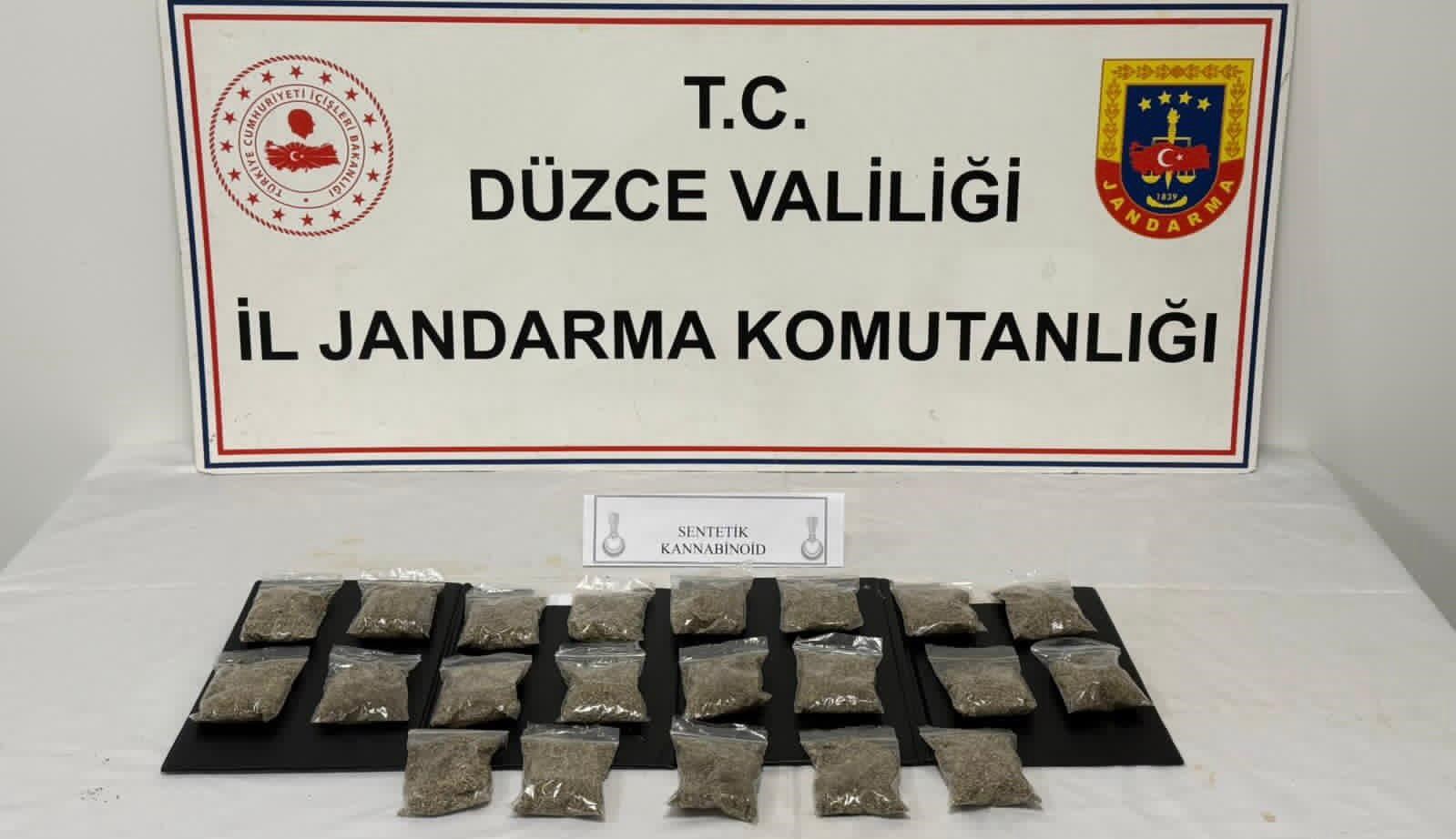 uyusturucu maddeleri paketlerken yakalandi 0 clXmwDri