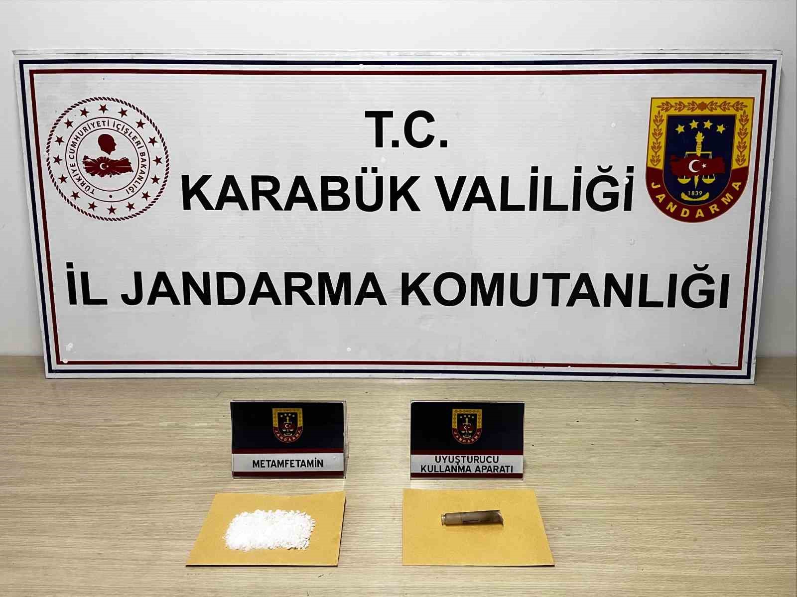 uyusturucu operasyonlarinda 5 kisi yakalandi 0 tPX8UrOJ