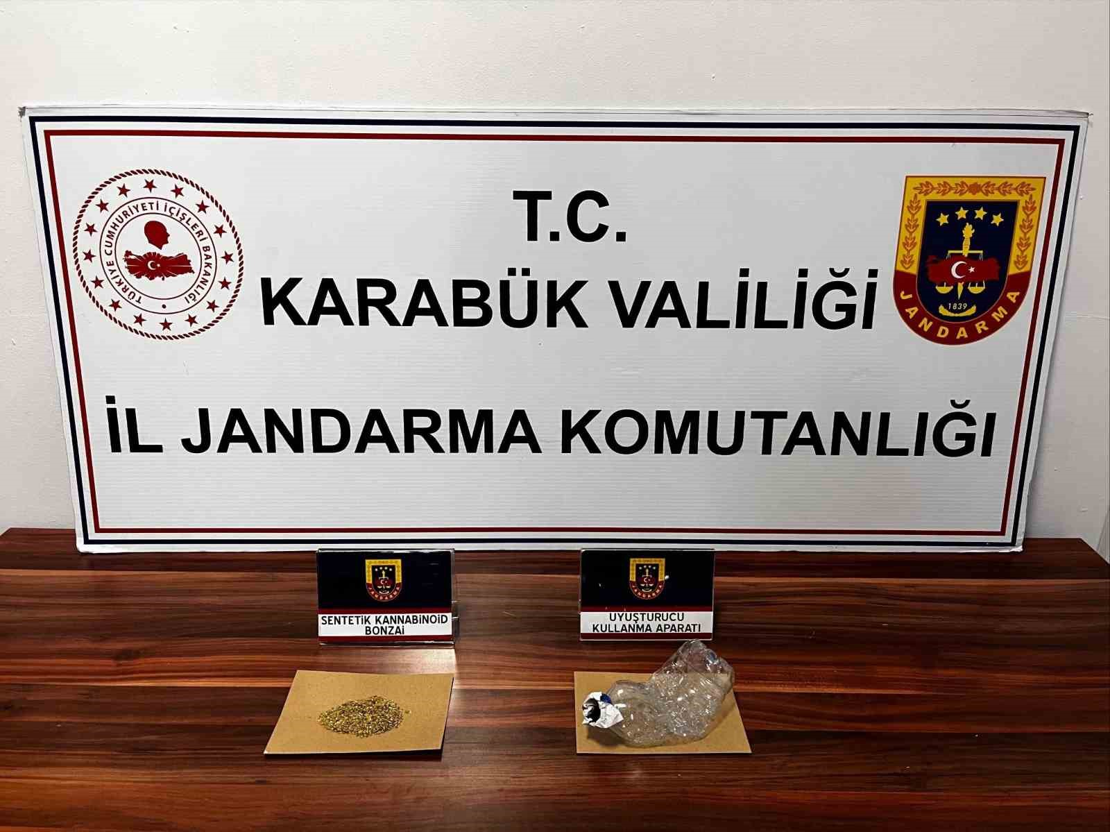 uyusturucu operasyonlarinda 5 kisi yakalandi 1 J7ErvIAB