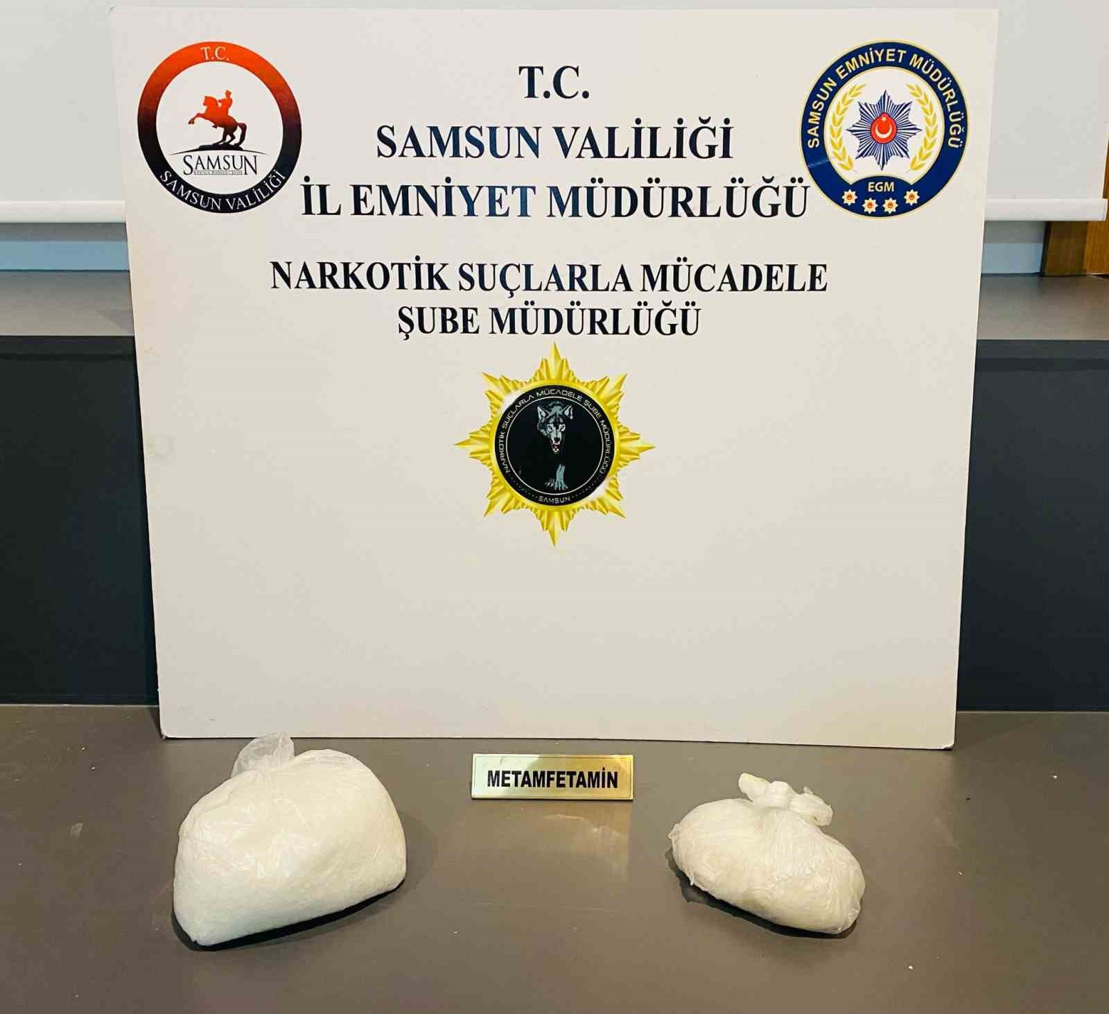 uyusturucu operasyonunda 1 kilo metamfetamin ele gecirildi 0 epz1pciC