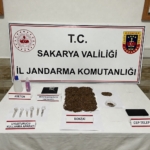 uyusturucu-operasyonunda-212-kok-kenevir-ele-gecirildi-3-supheli-tutuklandi-4nDwDGlJ.jpg