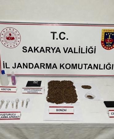 uyusturucu-operasyonunda-212-kok-kenevir-ele-gecirildi-3-supheli-tutuklandi-4nDwDGlJ.jpg