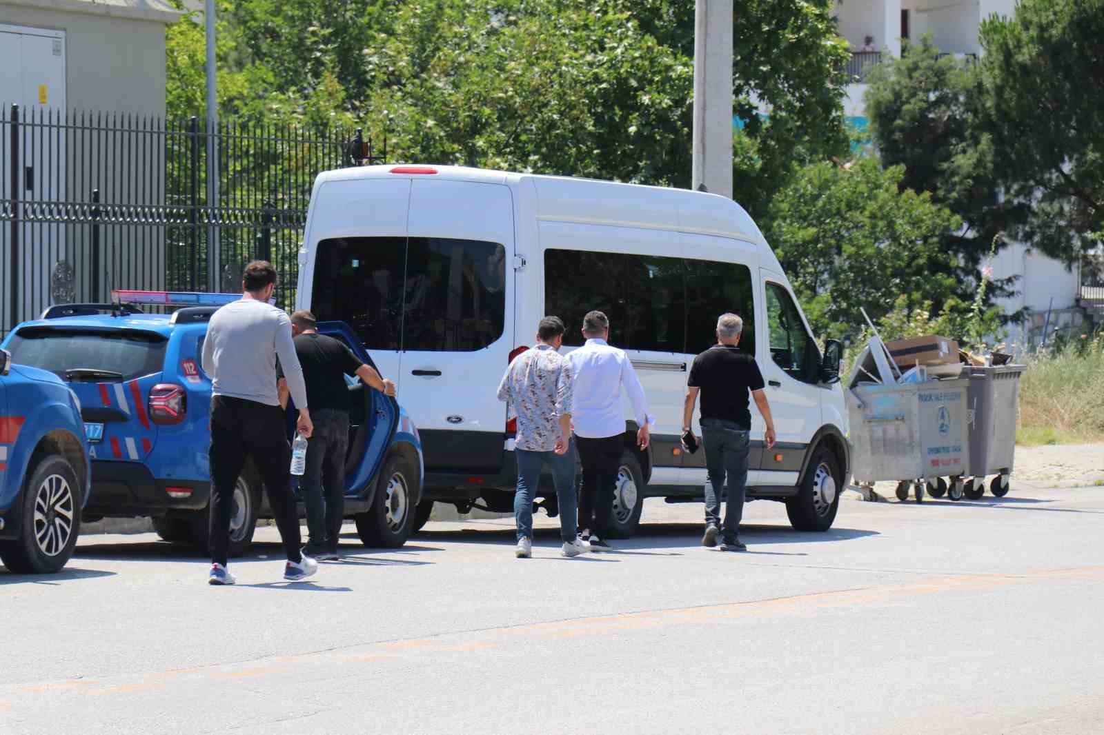 Uyuşturucu operasyonunda gözaltına alınan avukatlar adli tıbba sevk edildi 4 uyusturucu operasyonunda gozaltina alinan avukatlar adli tibba sevk edildi 0 MpGp6bvs
