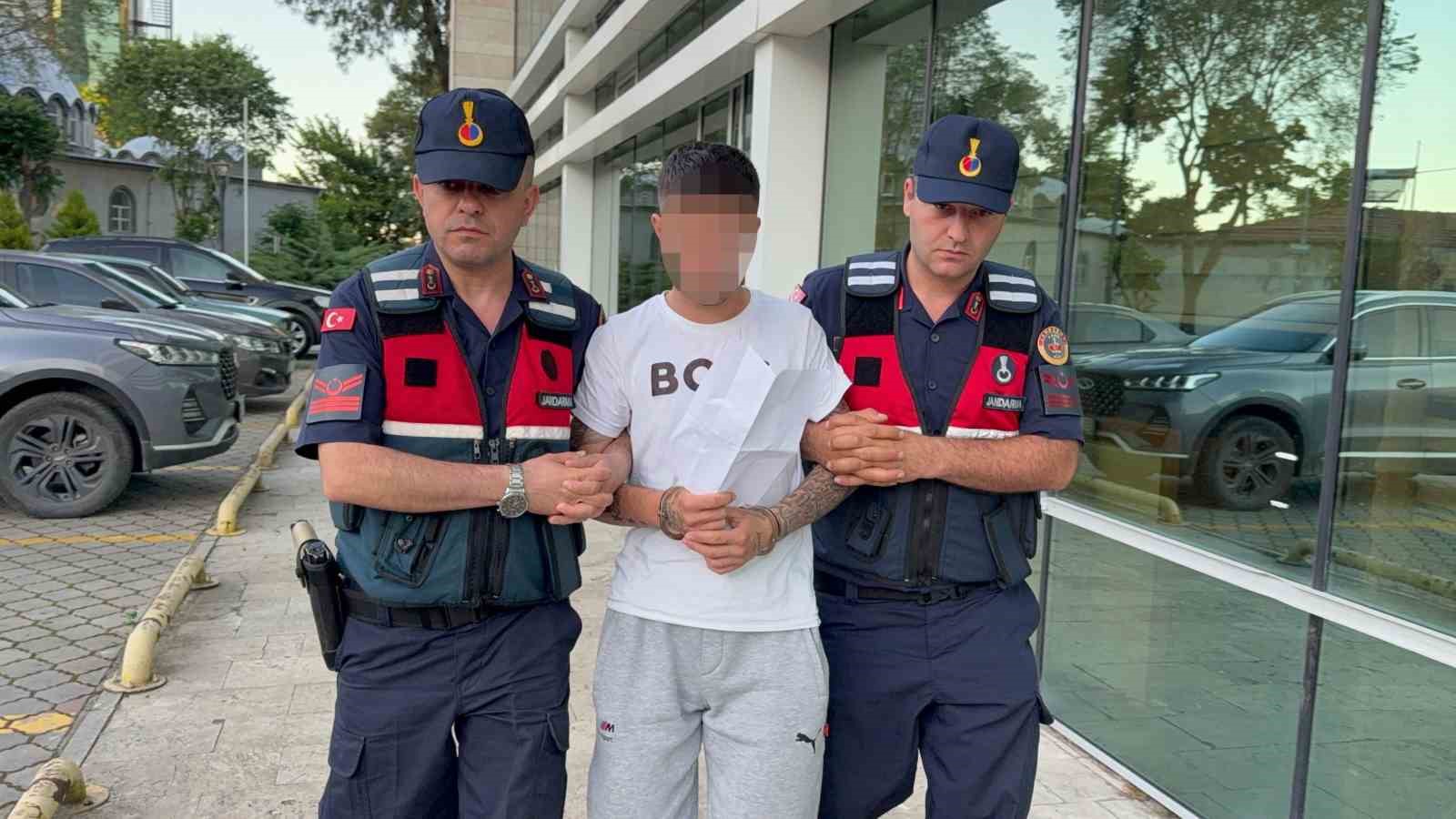 Uyuşturucu operasyonunda yakalanan genç tutuklandı 5 uyusturucu operasyonunda yakalanan genc tutuklandi 1