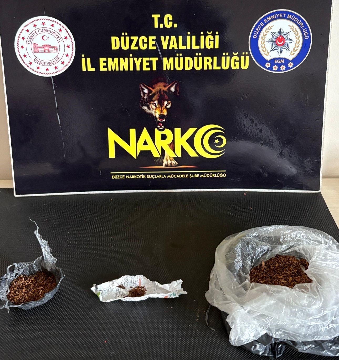 Uyuşturucu sattığını kabul eden genç tutuklandı 4 uyusturucu sattigini kabul eden genc tutuklandi 0 48Jt2rC8