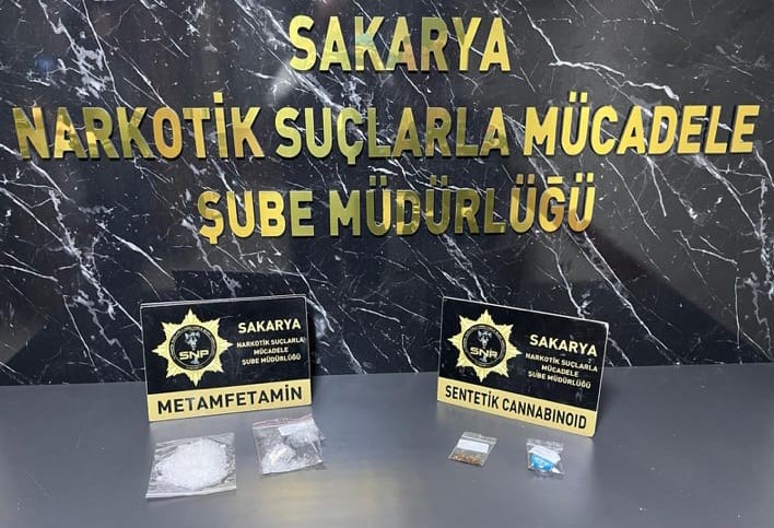 uyusturucu sevkiyati otoyol gisesinde engellendi 2 tutuklama 0 ngIZTA7q