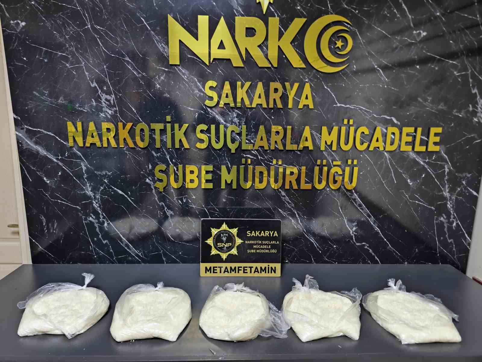 Uyuşturucu sevkiyatında yakalanan emekli polis tutuklandı 5 uyusturucu sevkiyatinda yakalanan emekli polis tutuklandi 1 wez82ash