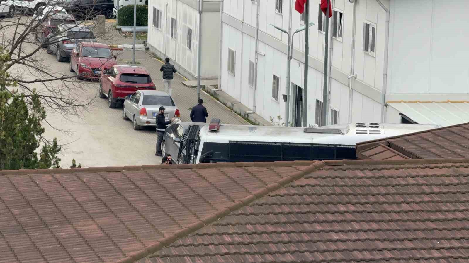 uyusturucu sorusturmasinda gozaltina alinan unluler adli tip kurumuna getirildi 0