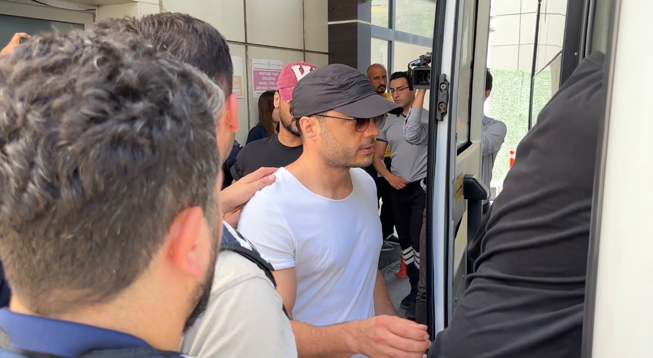 Uyuşturucu soruşturmasında gözaltına alınan ünlüler sağlık kontrolünden geçirildi 4 uyusturucu sorusturmasinda gozaltina alinan unluler saglik kontrolunden gecirildi 0 OkfKbzs1