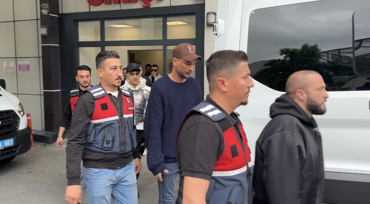 uyusturucu sorusturmasinda gozaltina alinan unluler saglik kontrolunden gecirildi 1 Lqvt2zYI