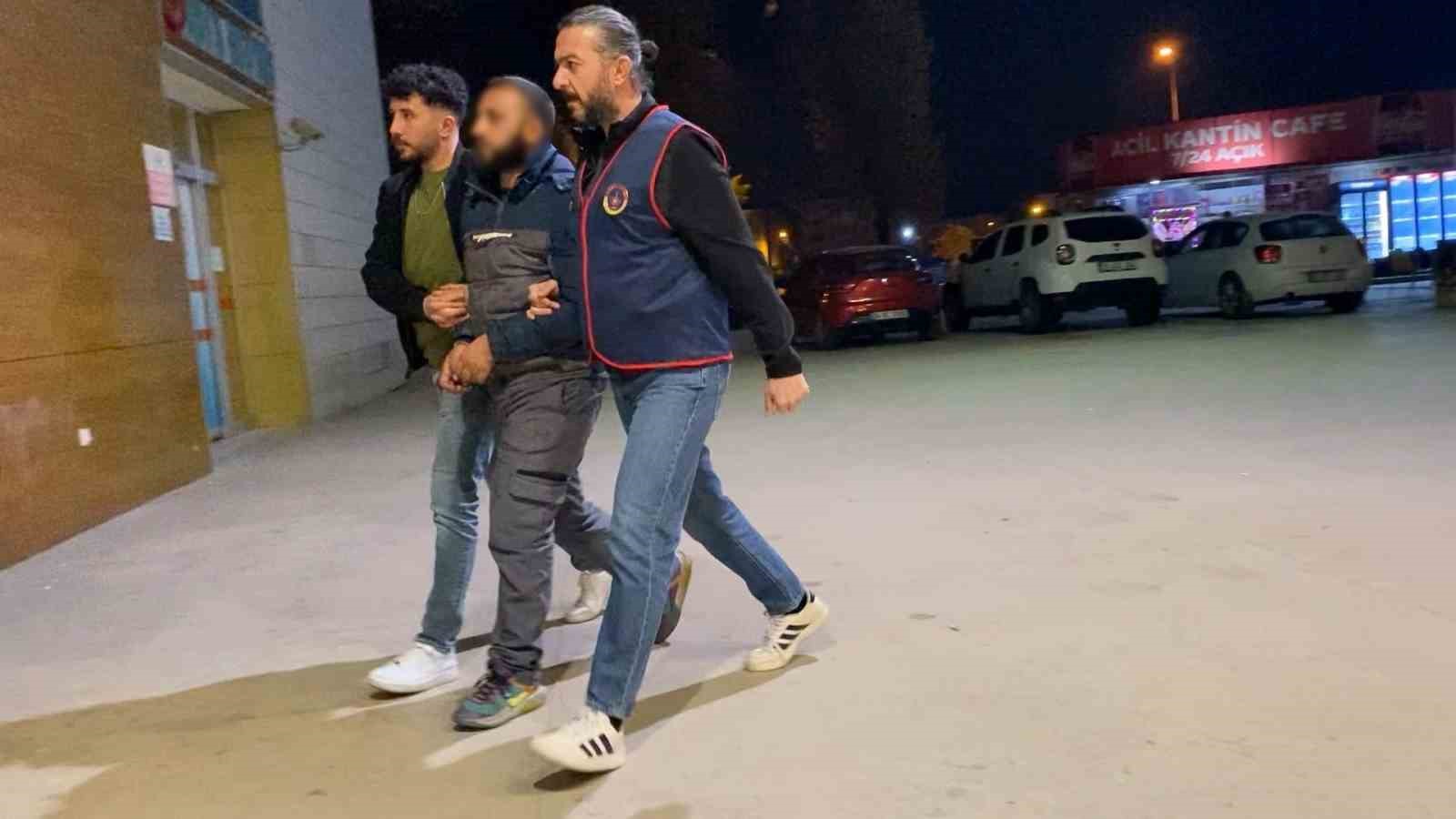 uyusturucu taciri otobuste yakalandi 0 mAWuPAJb