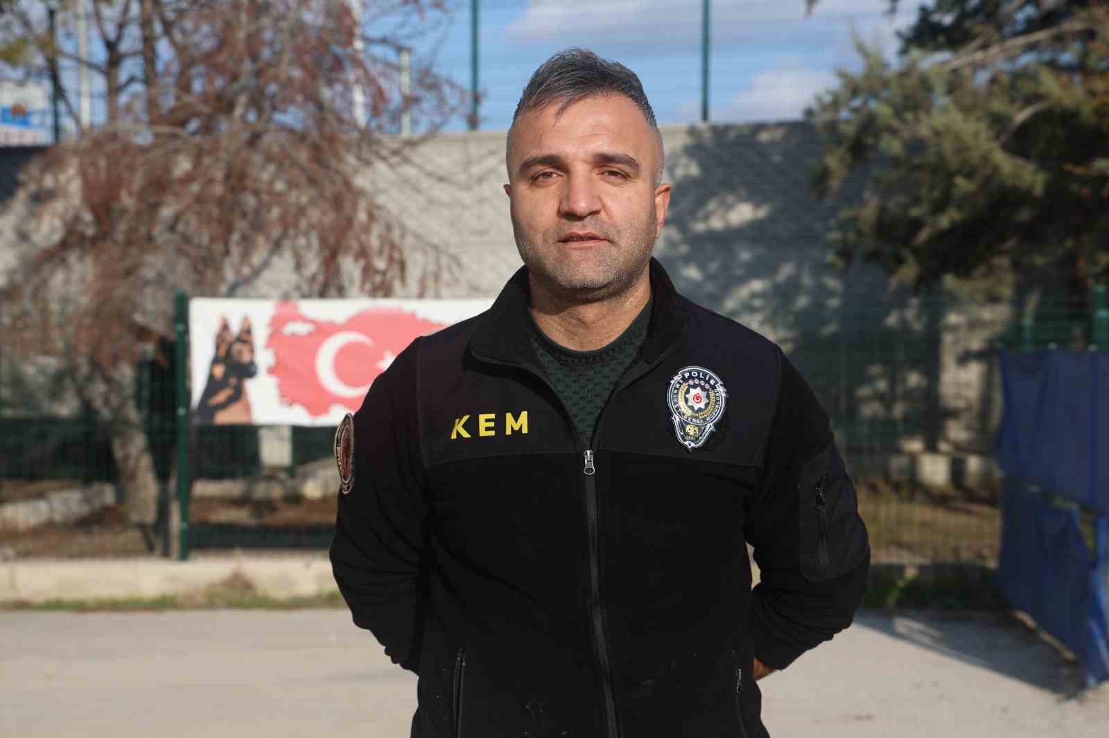 Uyuşturucu tacirlerinin ‘Bulamazlar’ dedikleri zulaları burunları ile patlatıyorlar 12 uyusturucu tacirlerinin bulamazlar dedikleri zulalari burunlari ile patlatiyorlar 8 kkyXufyJ