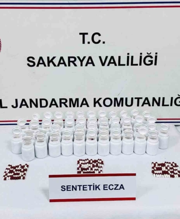 uyusturucu-ve-uyarici-madde-satacagi-tespit-edilen-supheliyi-jandarma-yakaladi-nGN7N5IO.jpg