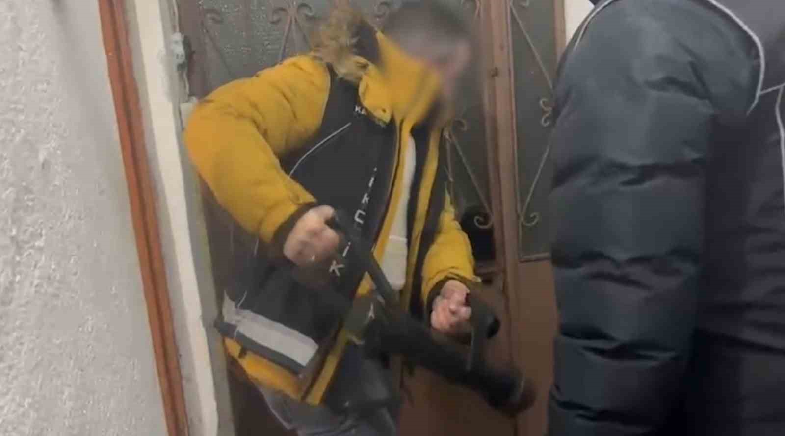 uyusturucudan aranan sahis siginakta yakalandi 0 1hvKTFrA
