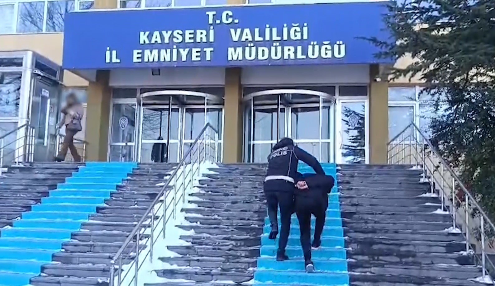 uyusturucudan aranan sahis siginakta yakalandi 2 HDFLZOnS