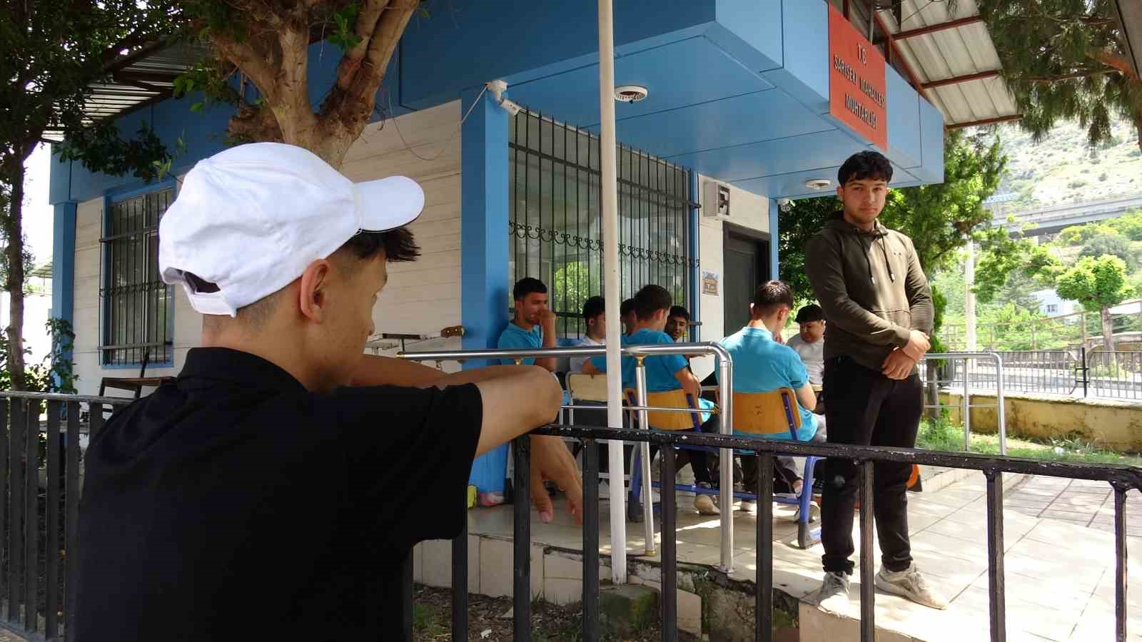 ’Uyuşturucuya hayır’ diyen muhtar ve mahallenin gençleri birlikte kısa film çekti 8 uyusturucuya hayir diyen muhtar ve mahallenin gencleri birlikte kisa film cekti 4 59QIKSwV