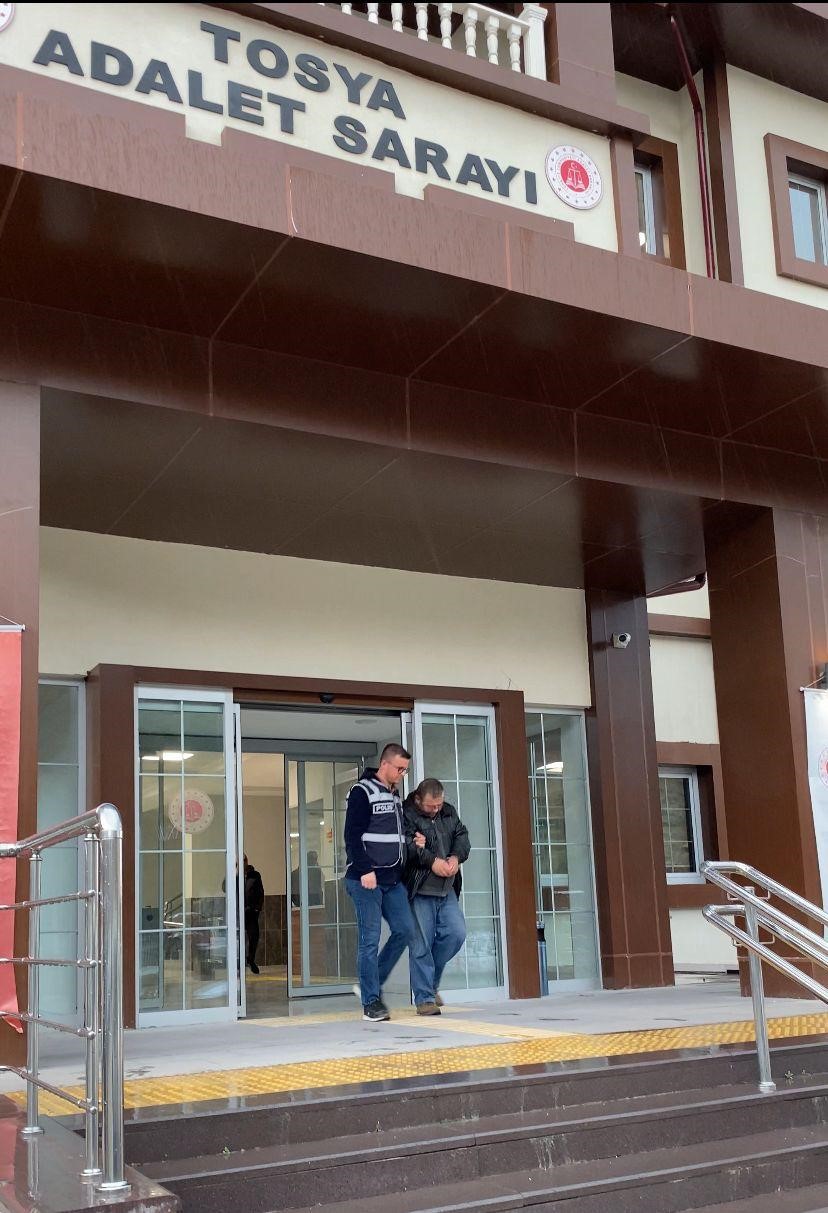 Uyuşturucuyla yakalanan sanık: "Ağrılarım geçsin diye uyuşturucu madde kullanmaktayım" 5 uyusturucuyla yakalanan sanik agrilarim gecsin diye uyusturucu madde kullanmaktayim 1