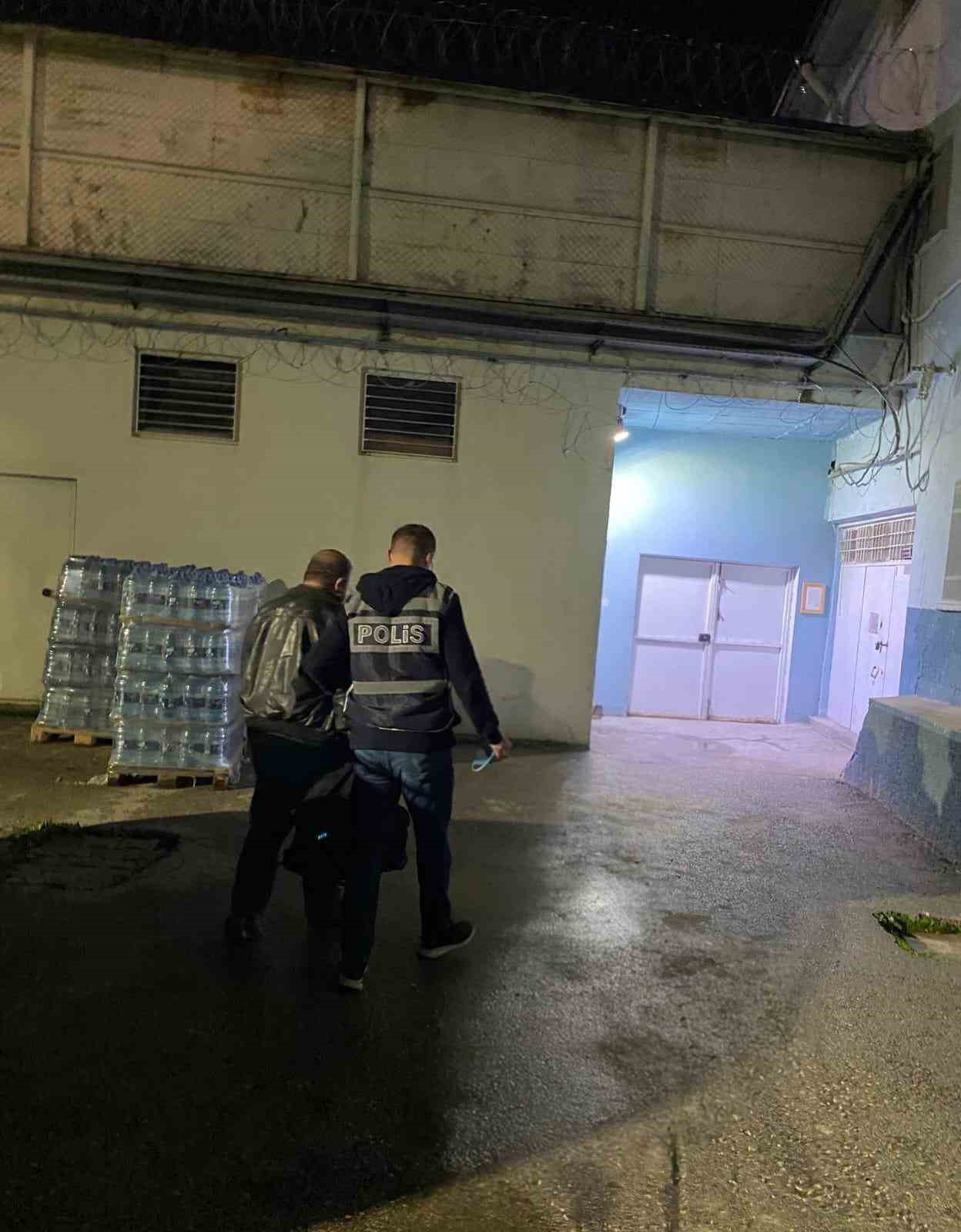 Uyuşturucuyla yakalanan sanık: "Ağrılarım geçsin diye uyuşturucu madde kullanmaktayım" 6 uyusturucuyla yakalanan sanik agrilarim gecsin diye uyusturucu madde kullanmaktayim 2 Eg4LNP5U