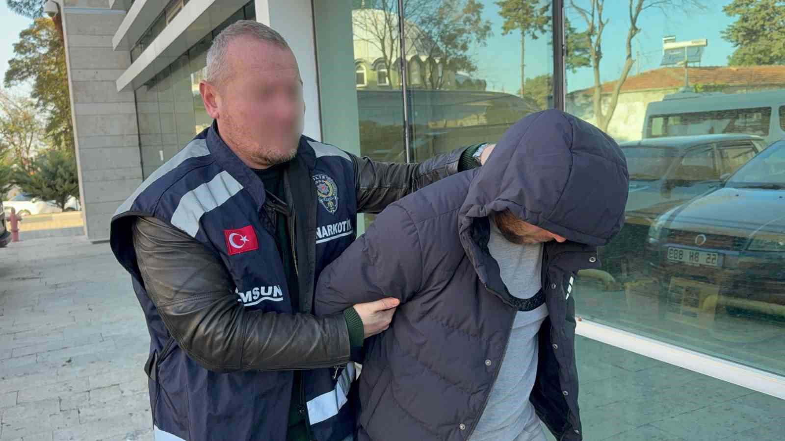 uyusturucuyla yakalanan supheli adliyeye sevk edildi 0 gjF7WNKW