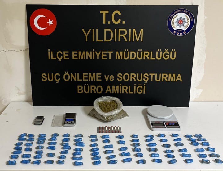 uyusturucuyu tavan arasina sakladilar polis tek tek ortaya cikardi 0 HIGMvPBH