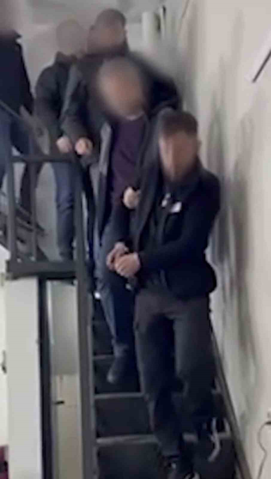 uyusturucuyu tavan arasina sakladilar polis tek tek ortaya cikardi 1 CYzmvjS8