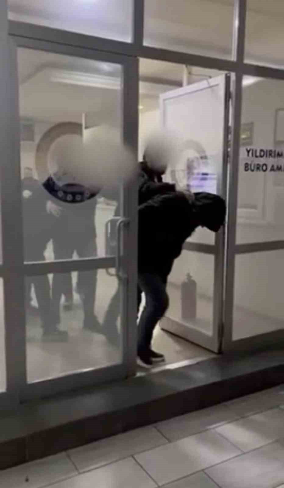 uyusturucuyu tavan arasina sakladilar polis tek tek ortaya cikardi 2 5jtHKQvs