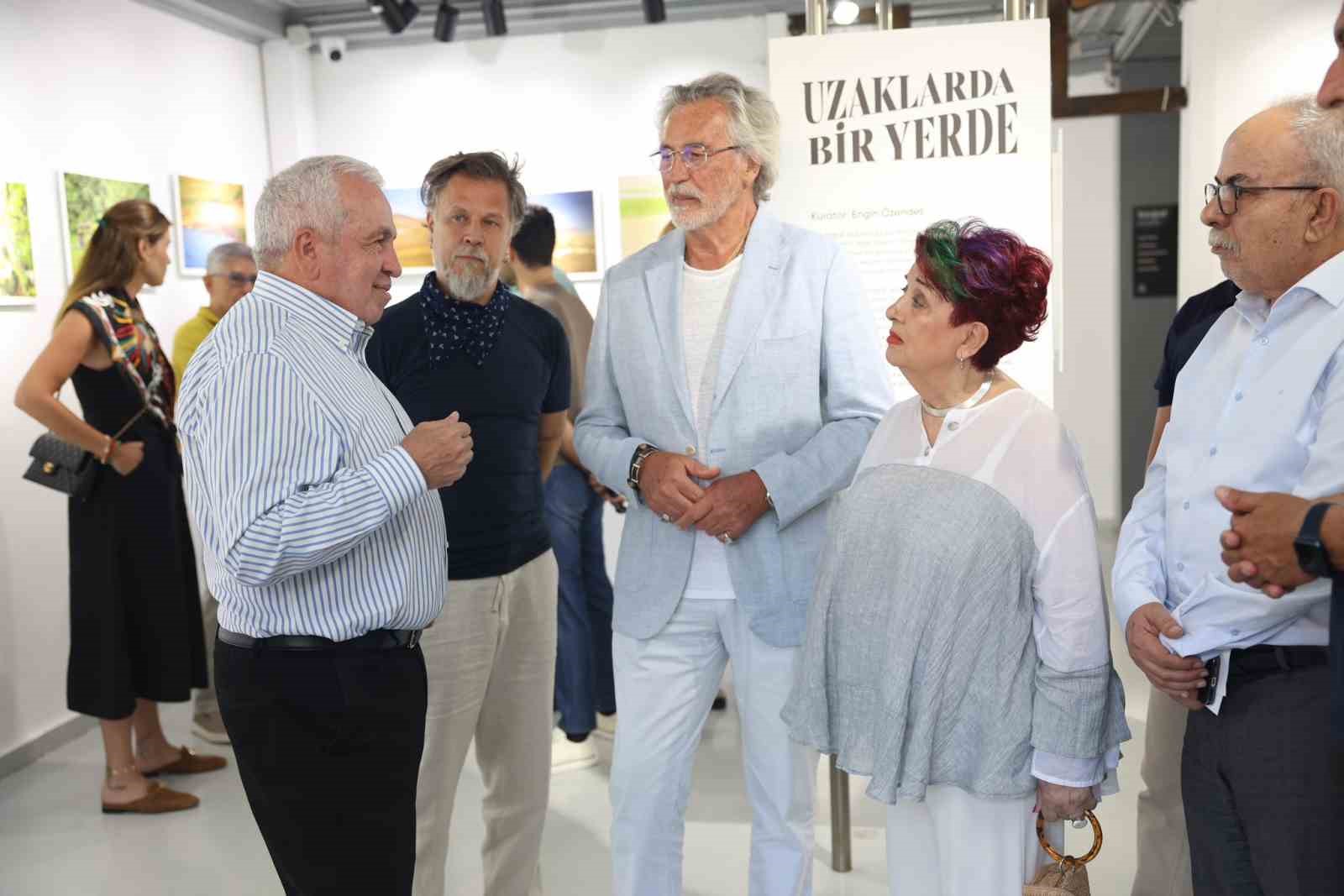 "Uzaklarda Bir Yerlerde" sergisi açıldı 6 uzaklarda bir yerlerde sergisi acildi 2