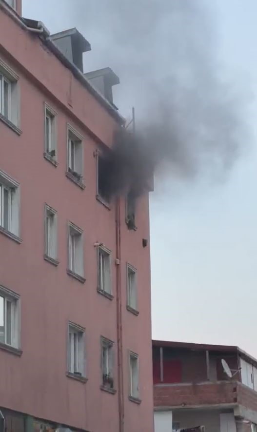uzaklastirma karari bulunan esin havalandirma boslugundan girerek evi atese verdigi iddiasi 0 PJc91CSn