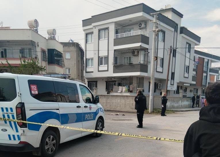 uzaklastirma kararini kaldirttigi kocasi tarafindan bicaklanan kadin agir yaralandi 1 FaNDP1AY