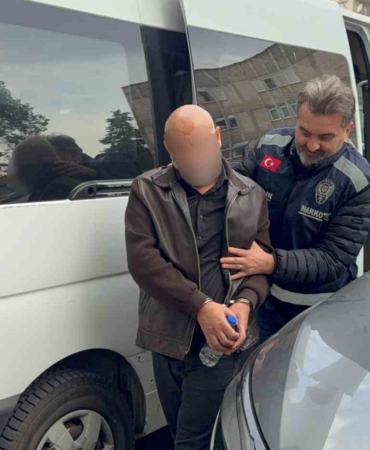 uzerinde-ve-evinde-uyusturucu-ele-gecen-sahis-tutuklandi-yUWc3KSi.jpg