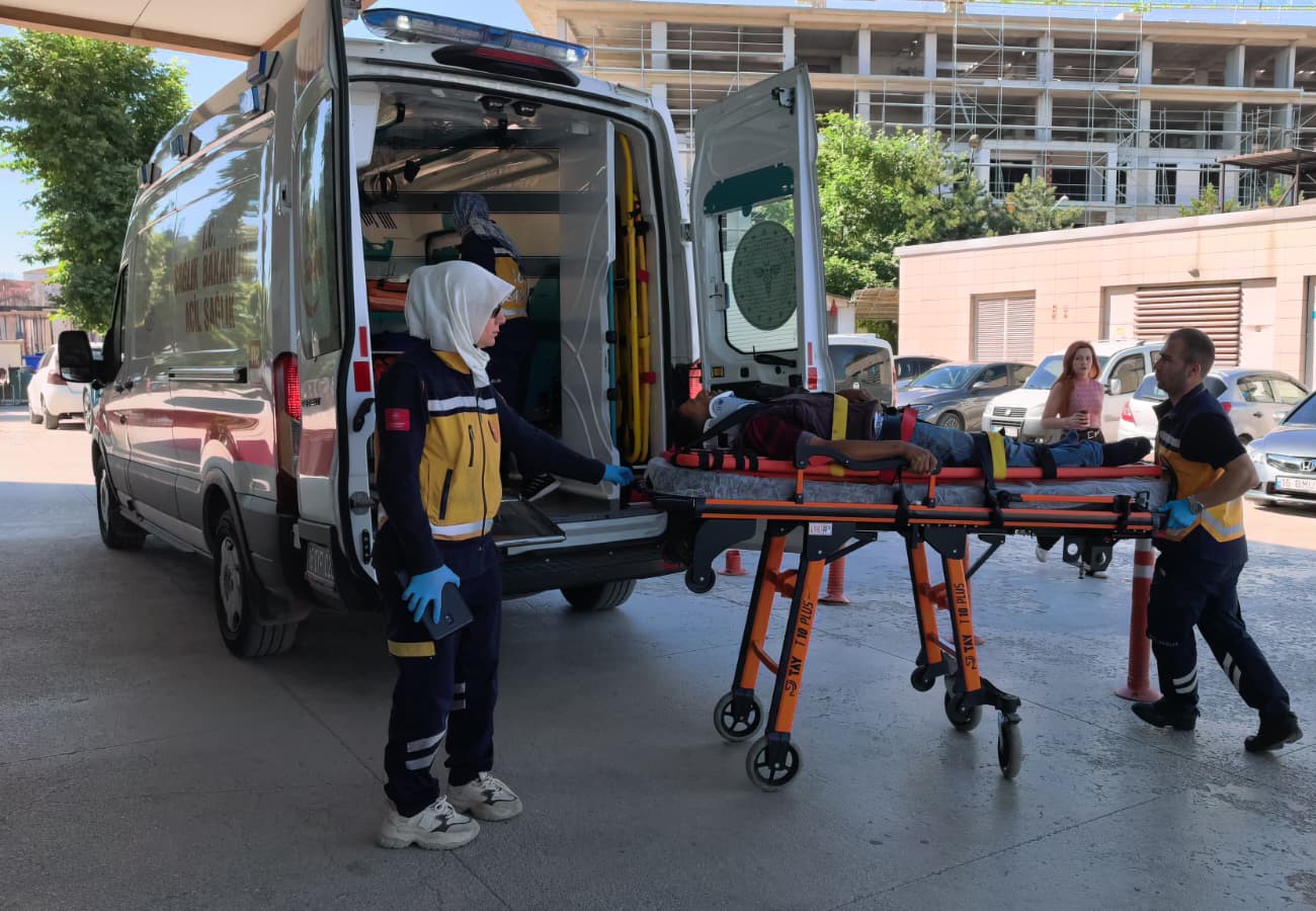 uzerinden traktor gecti agir yalandi 3 wmpKGOnr