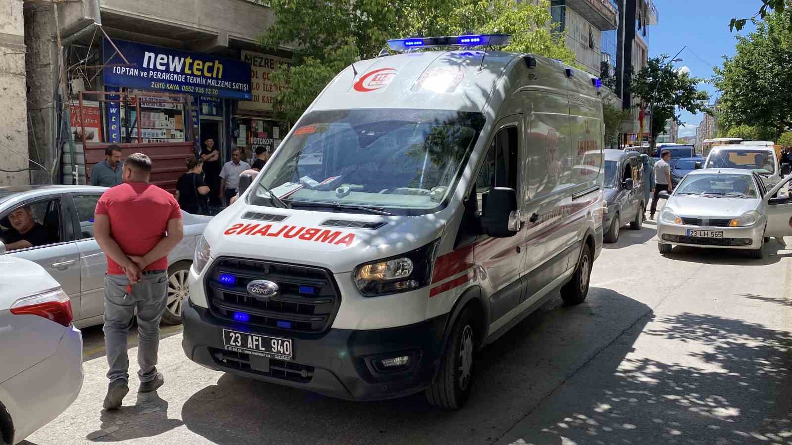 Üzerine inşaat asansörü düşen işçi ağır yaralandı 5 uzerine insaat asansoru dusen isci agir yaralandi 1 jEdel9nE