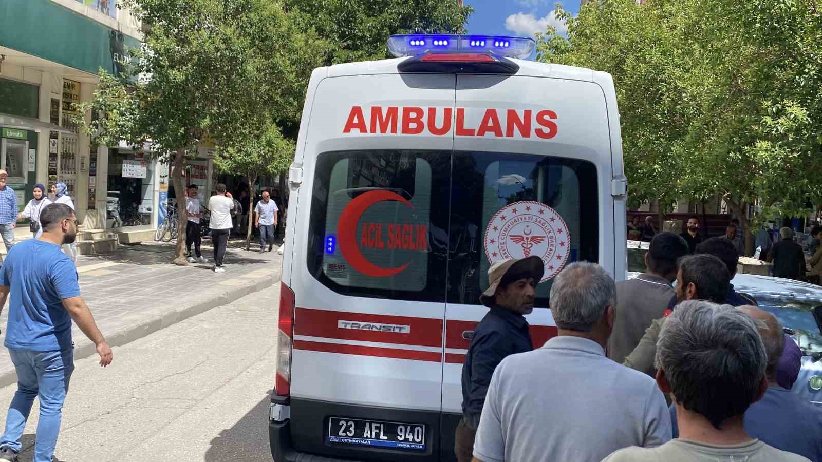 Üzerine inşaat asansörü düşen işçi ağır yaralandı 6 uzerine insaat asansoru dusen isci agir yaralandi 2 FtsUSYsn