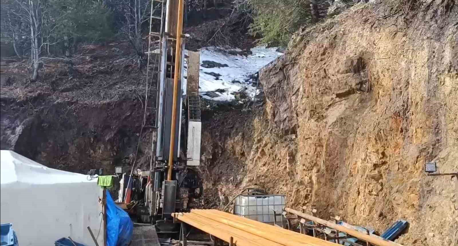 uzerine kaya dusen isci oldu 1 qAU33Cph