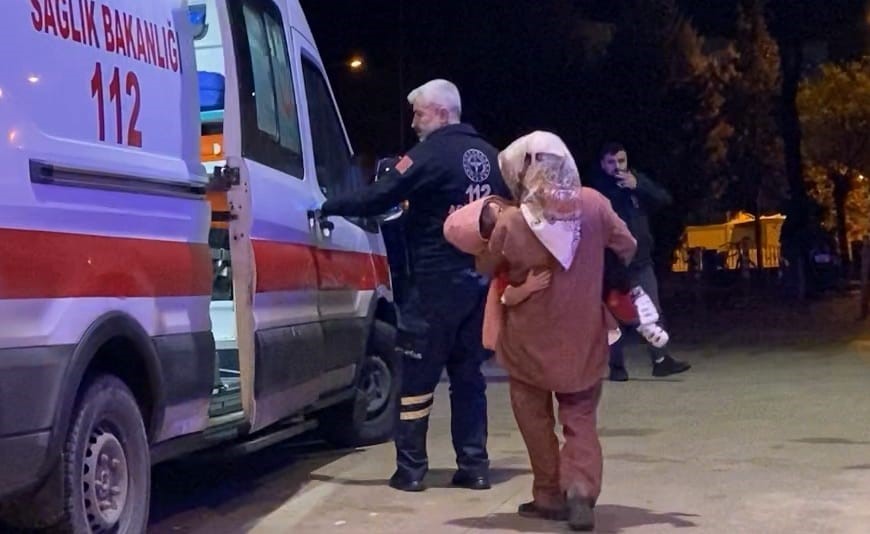 uzerine sifonyer devrilen cocuk hastaneye kaldirildi 1 tZyKkyTY
