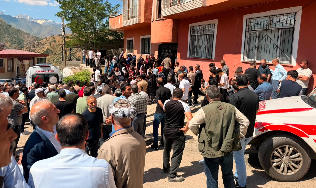 Uzman çavuş kayınpederinin evini bastı: 4 ölü 5 uzman cavus kayinpederinin evini basti 4 olu 1 MinlJEFX