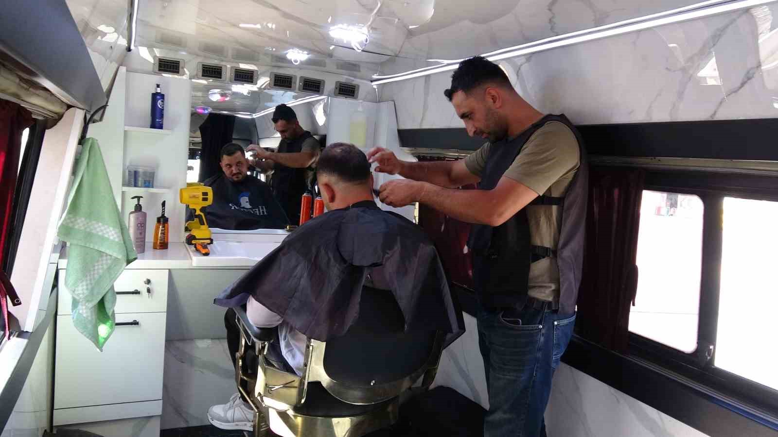 uzman cavuslugu birakip mobil berber oldu 0 mugf6i1t