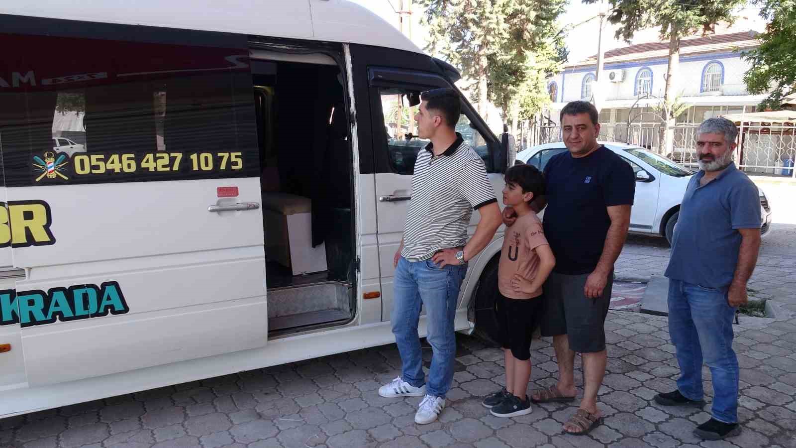 uzman cavuslugu birakip mobil berber oldu 3 84ivSNWW