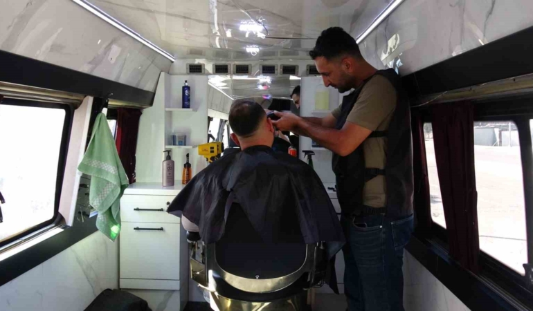 uzman-cavuslugu-birakip-mobil-berber-oldu-KBwf7JOn.jpg