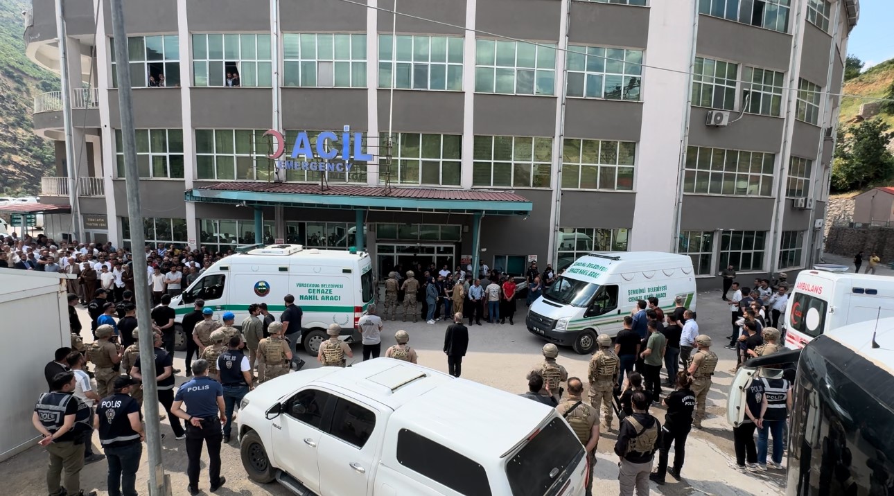 Uzman çavuşun katlettiği 4 kişinin cenazeleri Van’a gönderildi 4 uzman cavusun katlettigi 4 kisinin cenazeleri vana gonderildi 0 njvnRGzs