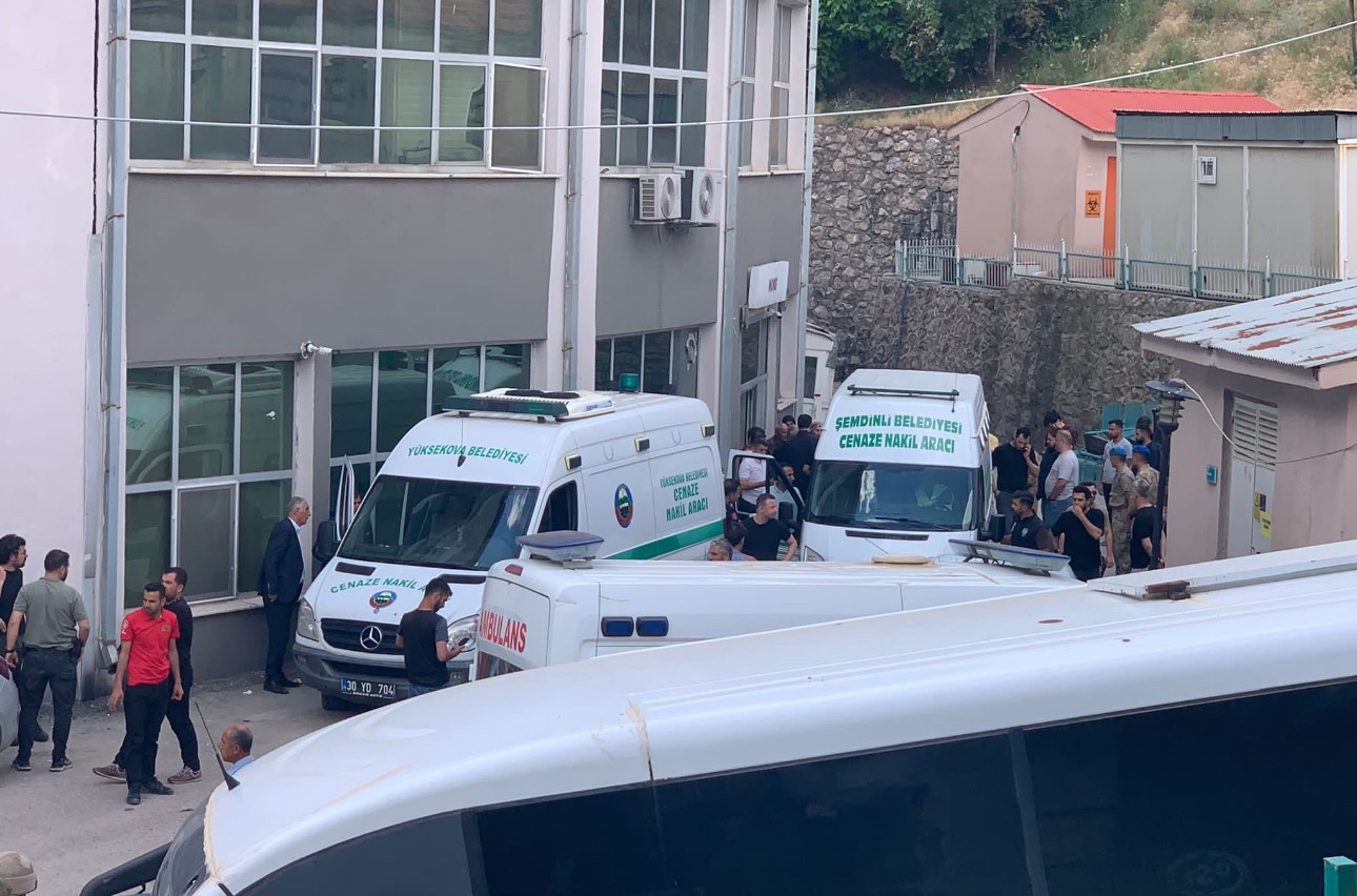 Uzman çavuşun katlettiği 4 kişinin cenazeleri Van’a gönderildi 5 uzman cavusun katlettigi 4 kisinin cenazeleri vana gonderildi 1 JkjLKV8r
