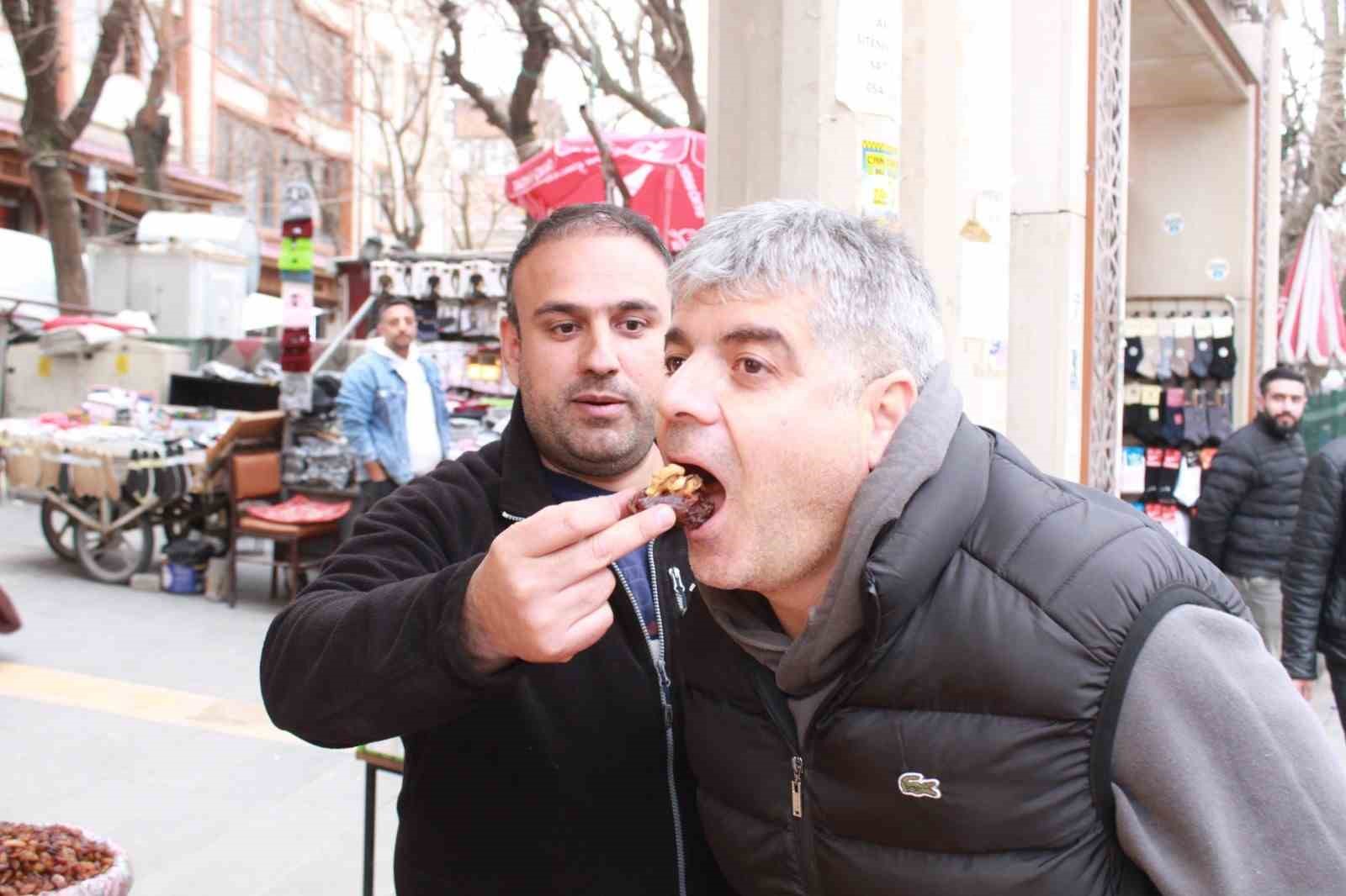 uzman diyetisyenden iftar ve sahur arasinda 2 litre su tuketimi onerisi 0 eZVwwtrJ