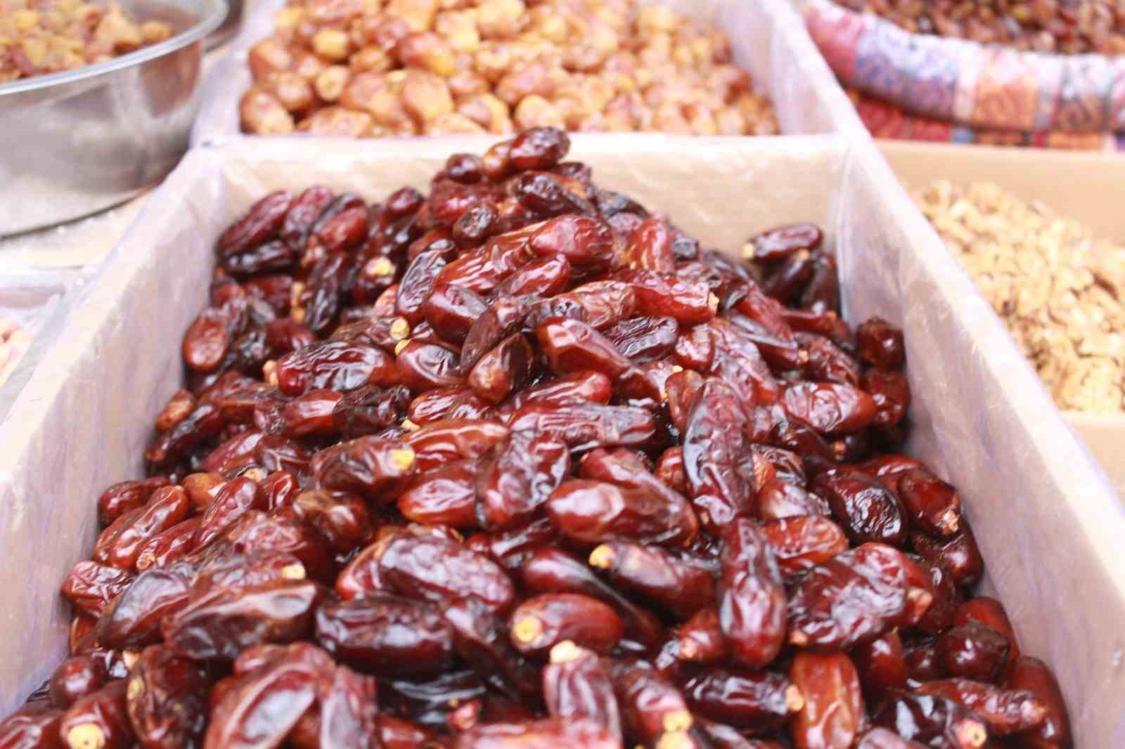 uzman diyetisyenden iftar ve sahur arasinda 2 litre su tuketimi onerisi 4 4GdgMR83