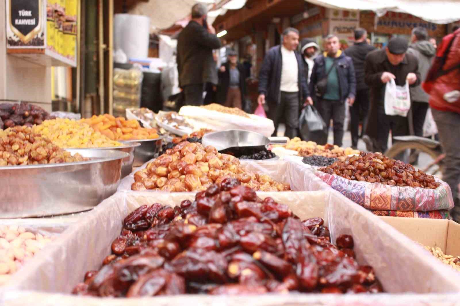 uzman diyetisyenden iftar ve sahur arasinda 2 litre su tuketimi onerisi 5 eEYRXb35