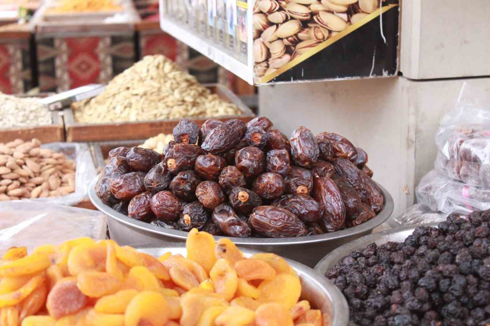 uzman diyetisyenden iftar ve sahur arasinda 2 litre su tuketimi onerisi 6 YyfNVWlu