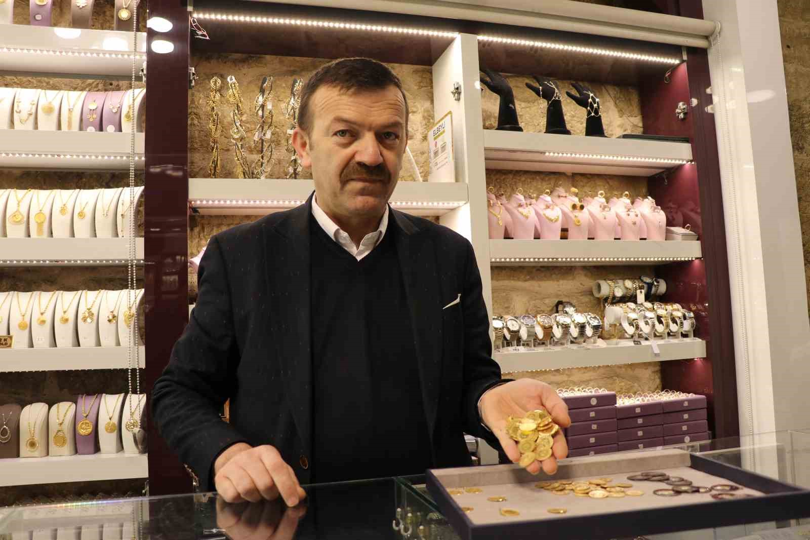 Uzmanı değerlendirmelerde bulundu: "Yastık altında bulunan tonlarca altın üretime kazandırılmalı" 5 uzmani degerlendirmelerde bulundu yastik altinda bulunan tonlarca altin uretime kazandirilmali 1 pHWdUSLO