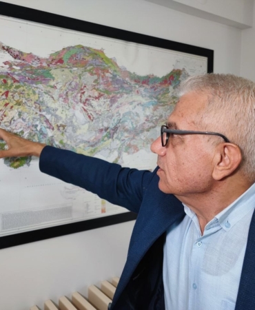 uzmani-uyardi-deprem-firtinasi-devam-edecek-qbczHKqT.jpg